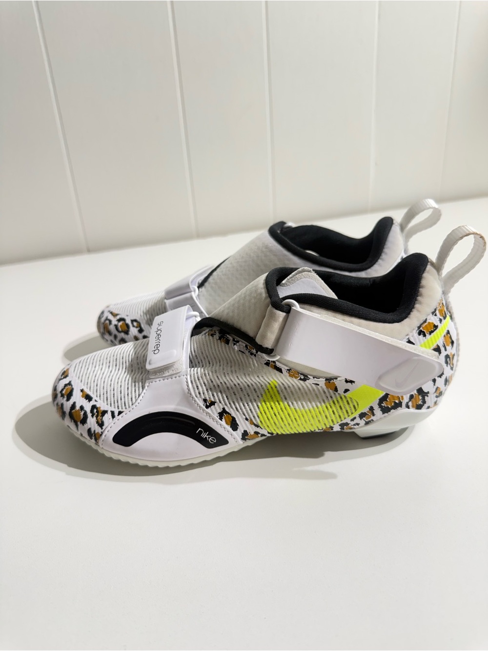 Nike White, Black & Yellow Leopard-Accent Athletic Sneakers women  Sz 7